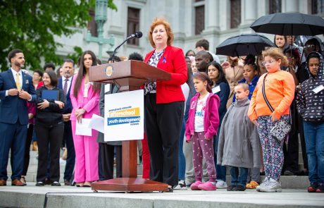 Senator Lynda Schlegel-Culver speaking at podium on Afterschool Advocacy rally